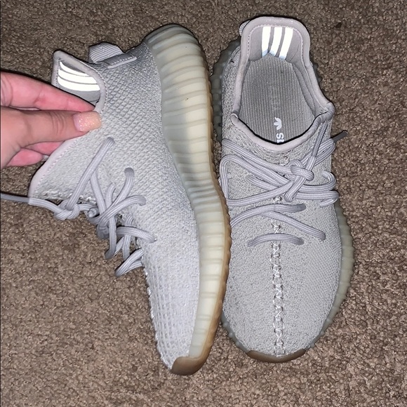 Yeezy - Picture 3 of 4